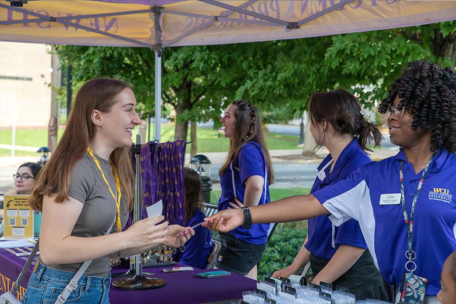 Student signing in to Orientation