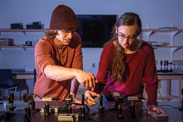 2 WCU STEM students in the lab